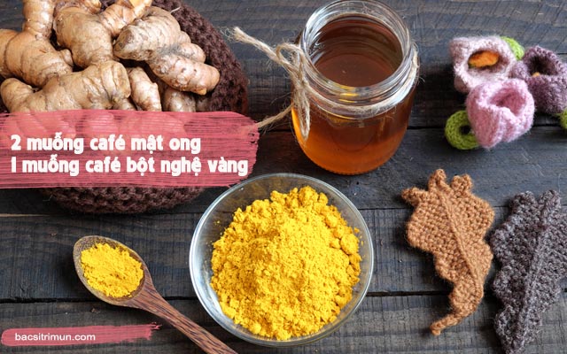 chăm sóc da mặt sau khi nặn mụn bằng mật ong và nghệ