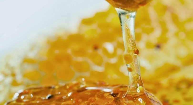 Bài thuốc tự nhiên xóa sẹo mụn từ mật ong