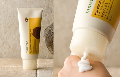 Sữa rửa mặt trị mụn đầu đen Innisfree Jeju Volcanic Pore Scrub Foam