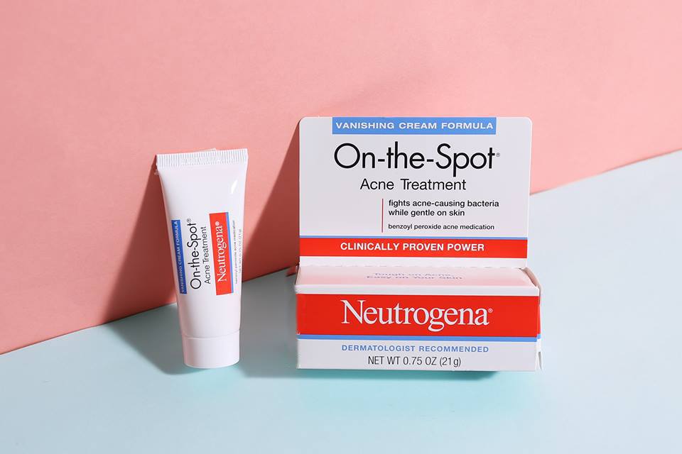 Kem trị mụn trứng cá Neutrogena On The Spot Acne treatment