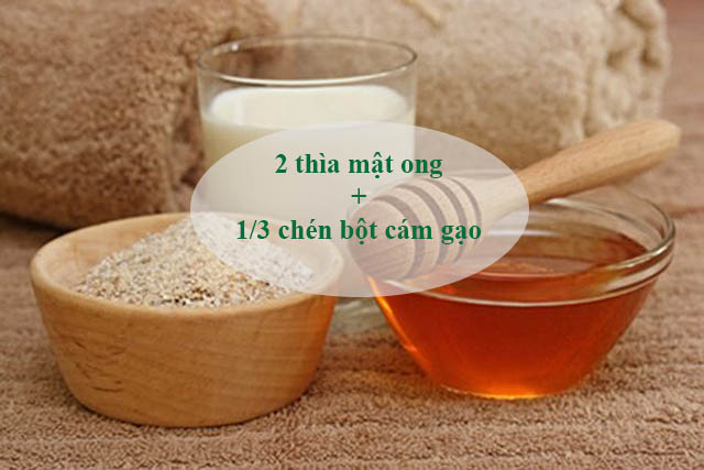 Công thức trị mụn đầu đen trên trán bằng mật ong và bột cám gạo