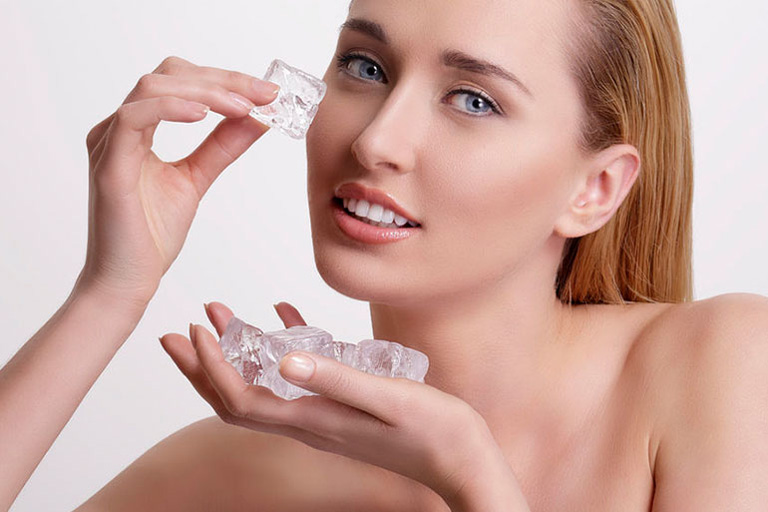 Điều trị mụn trứng cá hiệu quả với đá lạnh