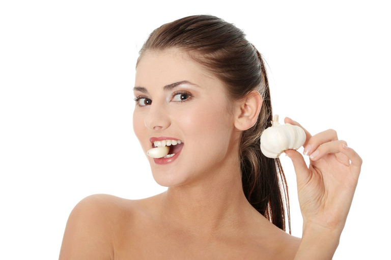 Phương pháp trị mụn đơn giản với tỏi